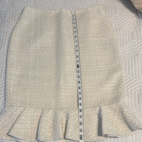 Donna Karan Cream and Gold Textured Suit Set - Picture 9 of 10